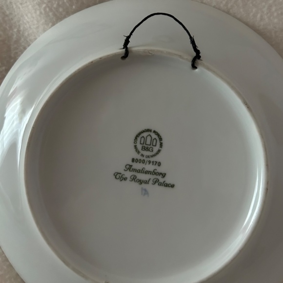 Bing & Grondahl 1895-1970 Amalienborg The Royal Palace 9" Plate Denmark - Picture 2 of 4